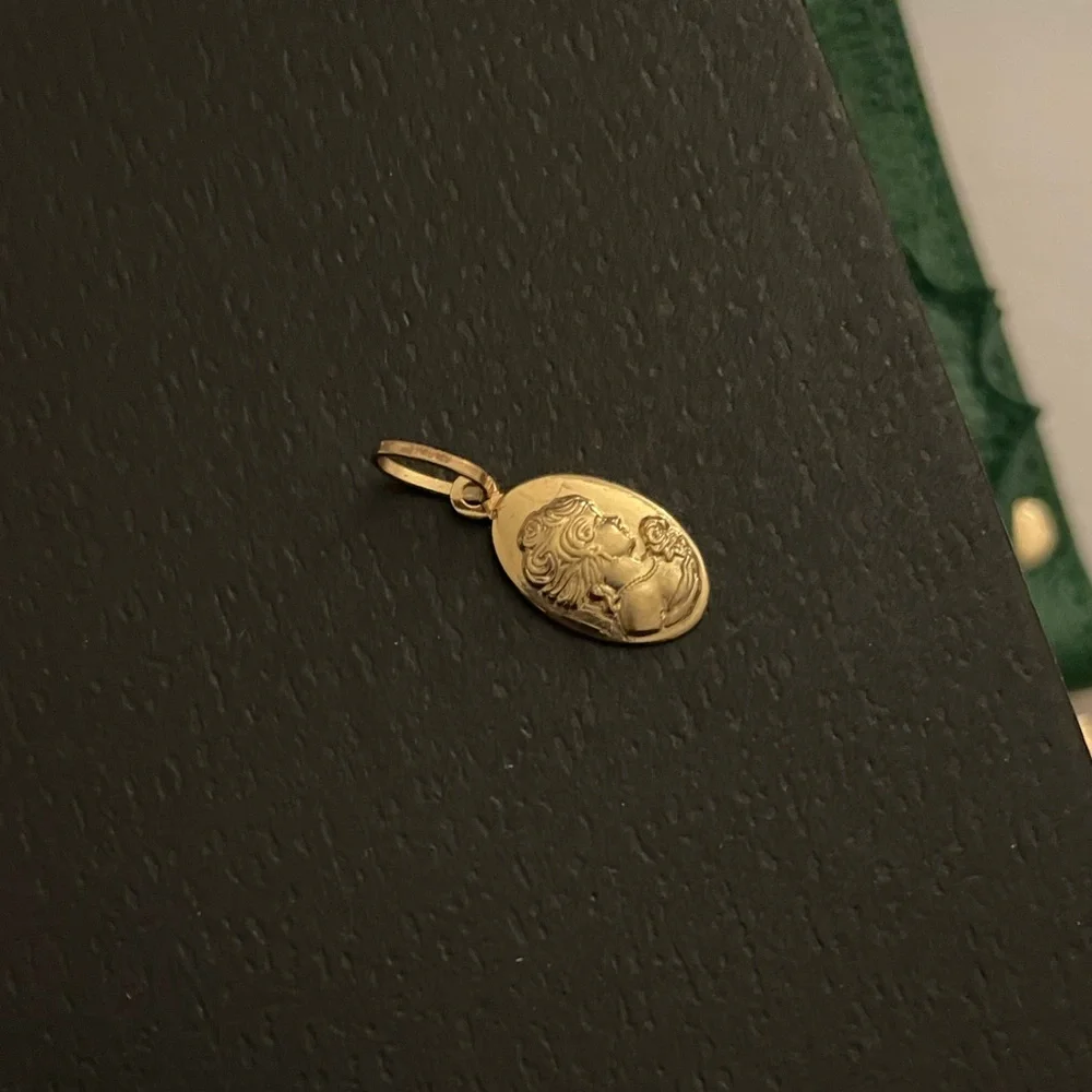 18k solid GOLD CAMEO PENDENT - Picture 4 of 7